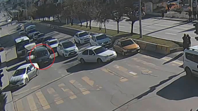 Kırıkkale'de ilginç trafik kazası kamerada