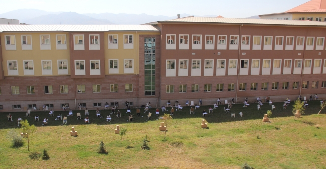 Erzincan'da koronavirüs tedbirleri altında özel yetenek sınavı