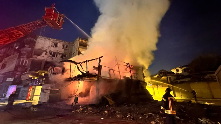 Hatay'da tarihi Uzun Çarşı'da yangın