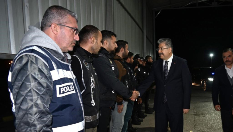 Vali Yılmaz'dan yılbaşında görevli personele ziyaret