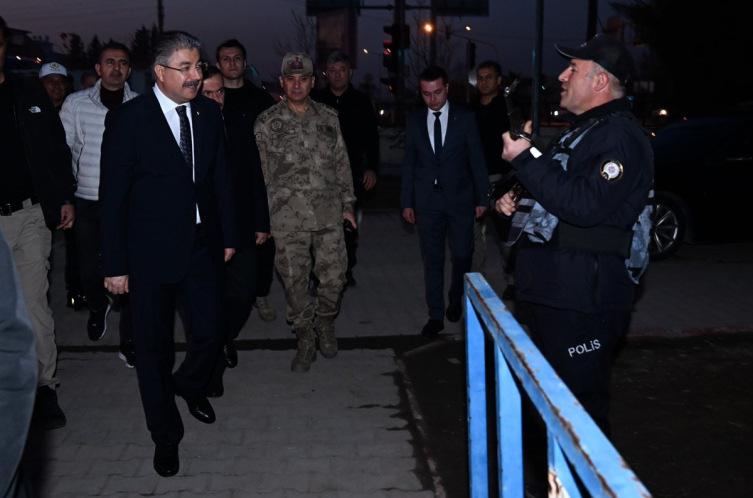 Vali Yılmaz'dan yılbaşında görevli personele ziyaret