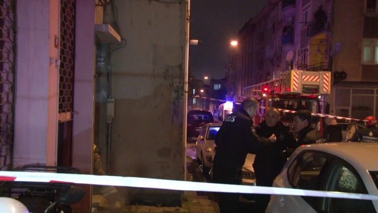 Üsküdar'da apartmanda yangın