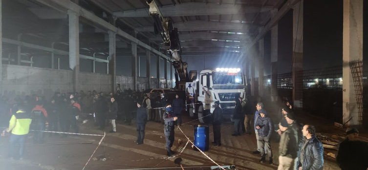 Tekirdağ'da göçük altında kalan 2 işçiden 1'i hayatını kaybetti