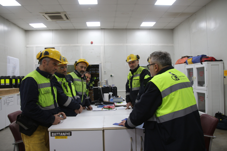 Asrın felaketinde madenciler kurtarma çalışmalarında zamanla yarıştı