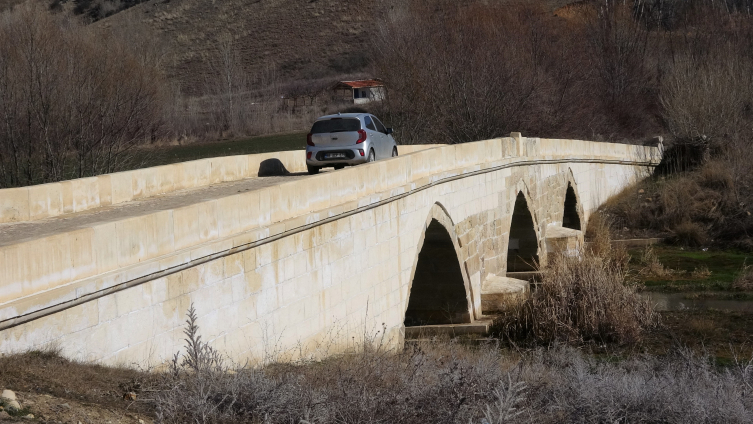 Yozgat'ta 463 yıllık tarihi köprü restore edildi