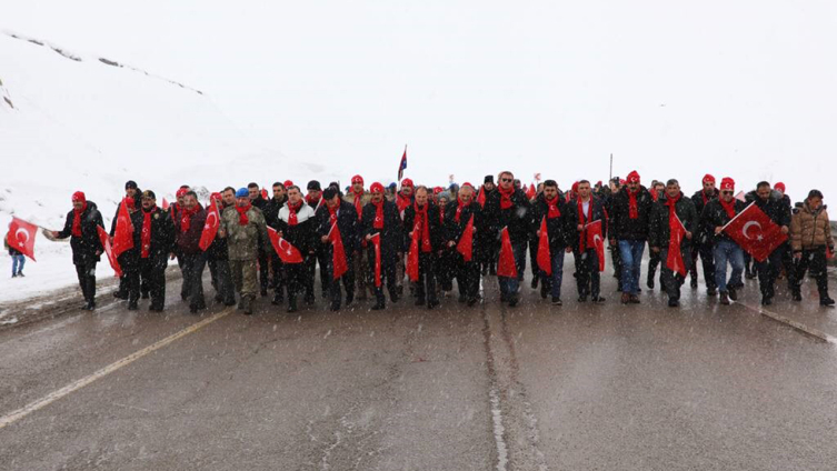 Bayburtlular şehitler için yürüdü