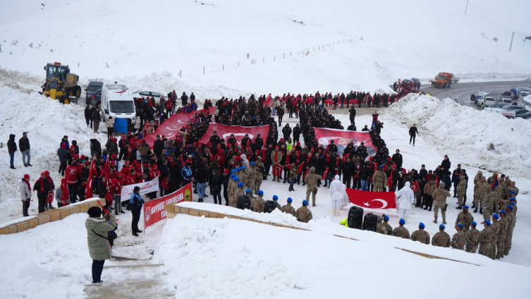 Bayburtlular şehitler için yürüdü