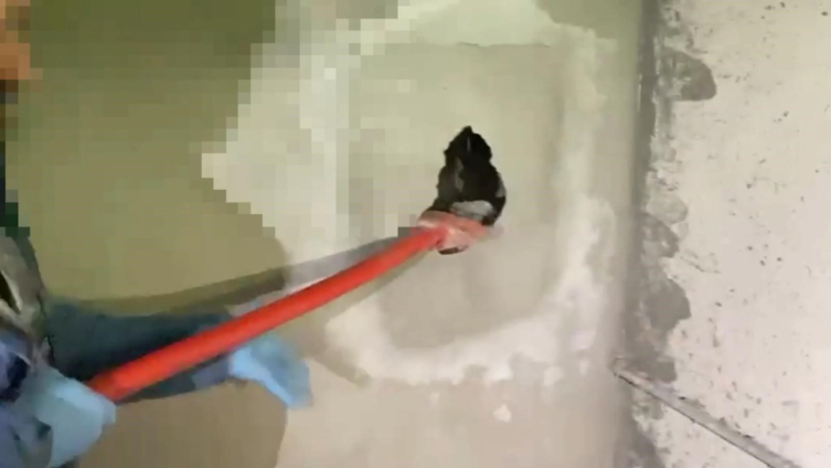 Evin duvarı cephanelik çıktı