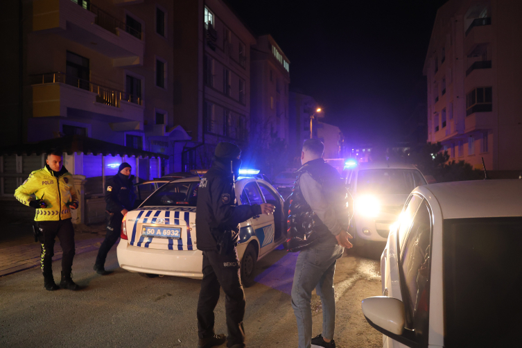 Nevşehir'de "dur" ihtarına uymayan bir sürücü polise çarptı