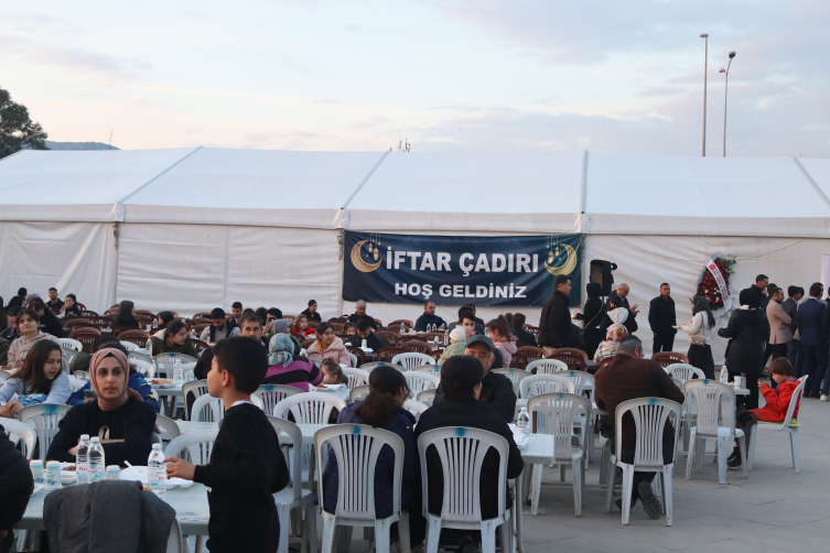 MÜSİAD, iftar sofrasında şehit ve gazi aileleri ile yaşlı ve gençleri ağırladı
