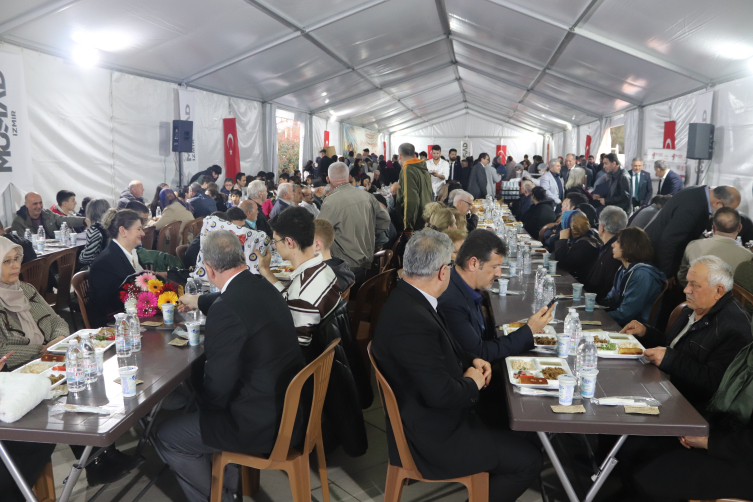 MÜSİAD, iftar sofrasında şehit ve gazi aileleri ile yaşlı ve gençleri ağırladı