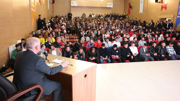 Bakan Güler, Bayburt’ta gençlerle buluştu