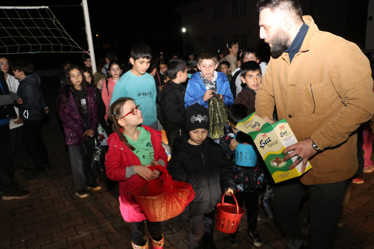 Amasya'da her ramazan gerçekleşen ''Sepet Sallama'' geleneği devam ediyor