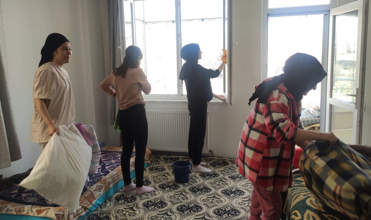 Karaman’da gönüllü üniversite öğrencileri iyilikte yarışıyor