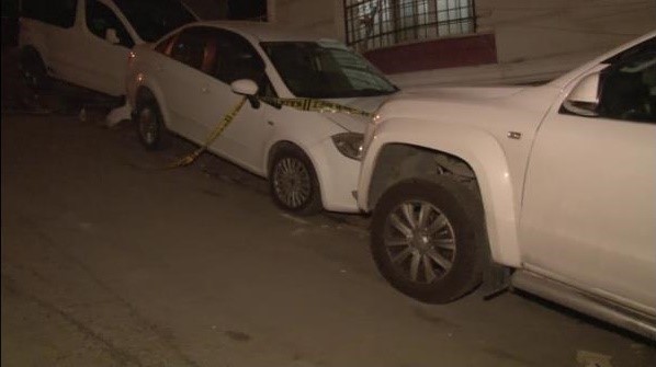 Çekmeköy'de çöp kamyonu park halindeki araçlara çarptı