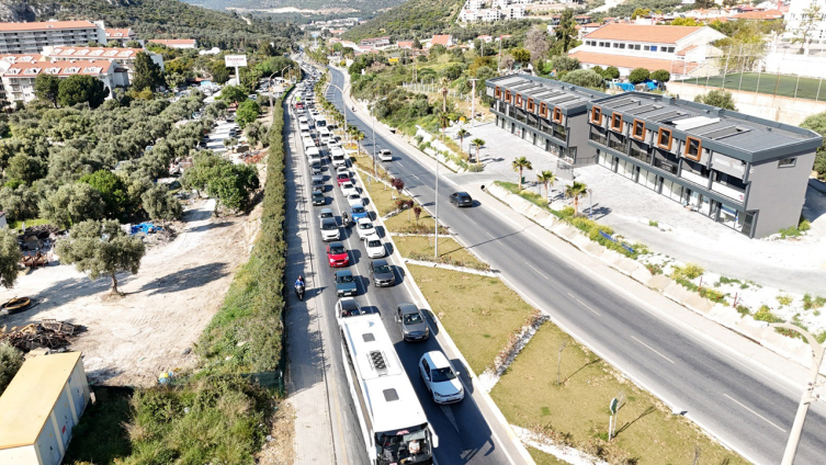 Kuşadası'na bayram tatilinde yerli turist akını