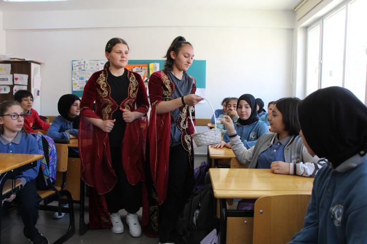 Amasyalı öğrenciler bayram harçlıklarını Filistin’e bağışladı