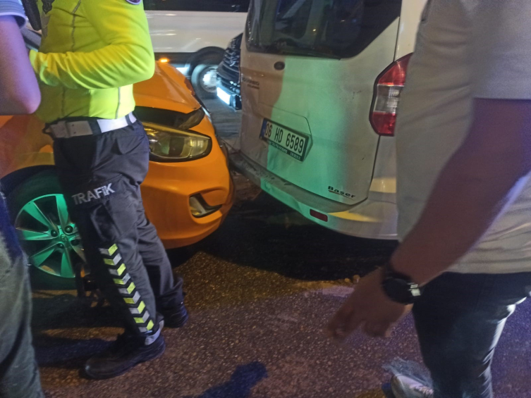 Ankara’da zincirleme kaza: 3 yaralı