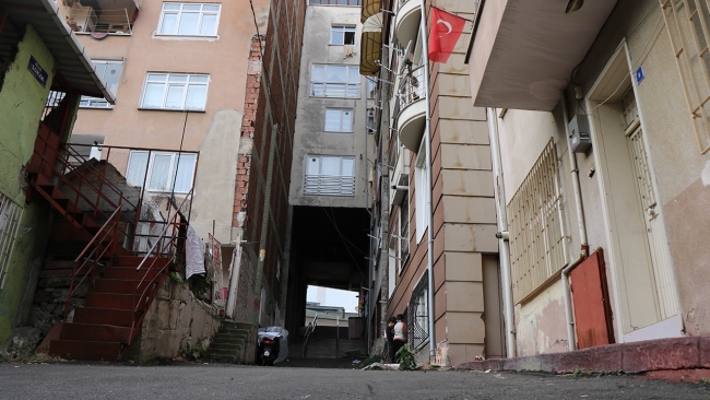 Karadeniz'de bu da görüldü: Altından sokak geçen apartman