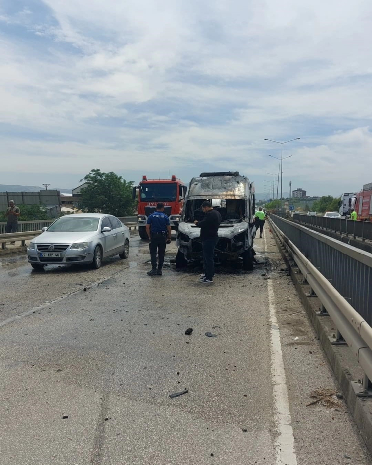 Hasta taşıyan ambulansta yangın çıktı