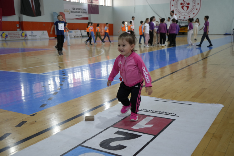 Gümüşhane’de sokak oyunları salonlara taşındı