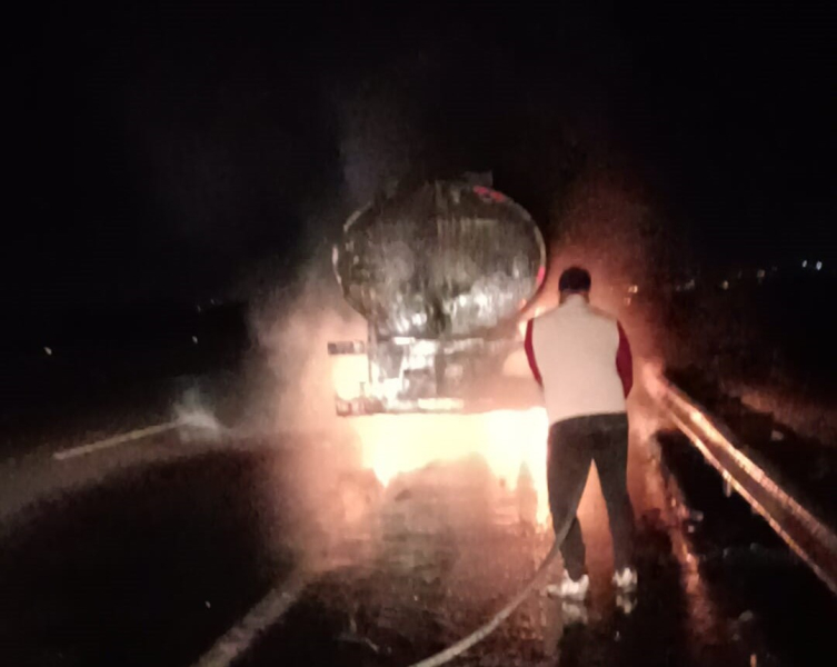 Osmaniye’de seyir halindeki tanker yandı