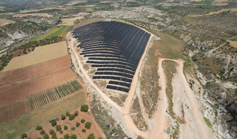 Adıyaman'ın güneş tarlaları enerji üretiyor