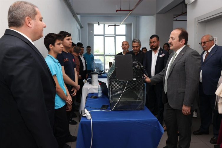 Mersin'de meslek lisesi öğrencileri projelerini sergiledi