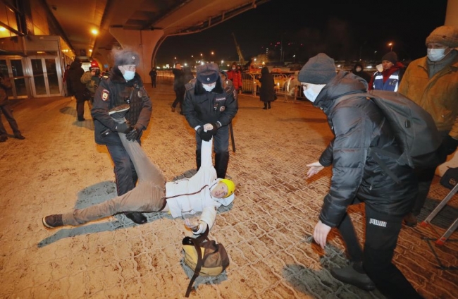 Rus muhalif lider Navalnıy gözaltına alındı