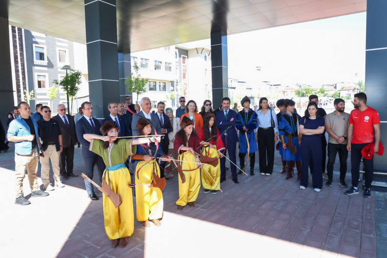Muş’ta el emeği göz nuru ürünler sergilendi