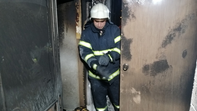 Hem kendini hem otel odasını yaktı