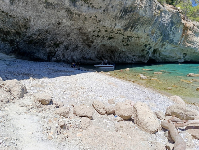 Kemer'in koyları temizlendi