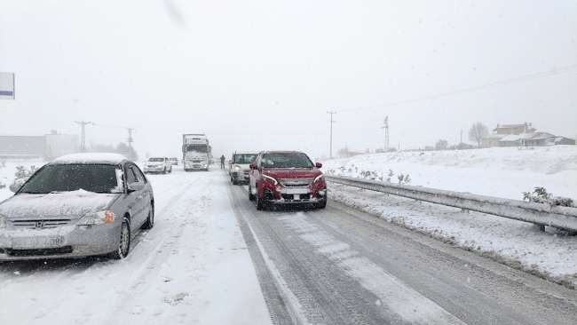 Bursa-Yalova ve Çorum-Samsun kara yolu ulaşıma kapandı