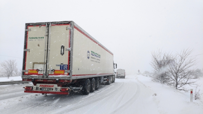 Bursa-Yalova ve Çorum-Samsun kara yolu ulaşıma kapandı