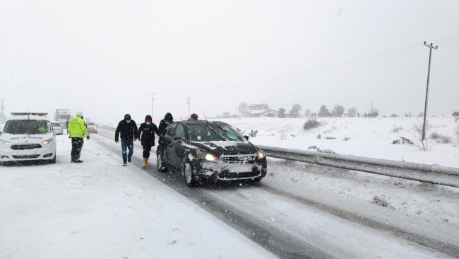 Bursa-Yalova ve Çorum-Samsun kara yolu ulaşıma kapandı