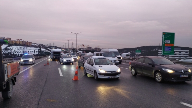TEM'de yaşanan kaza trafiği kilitledi