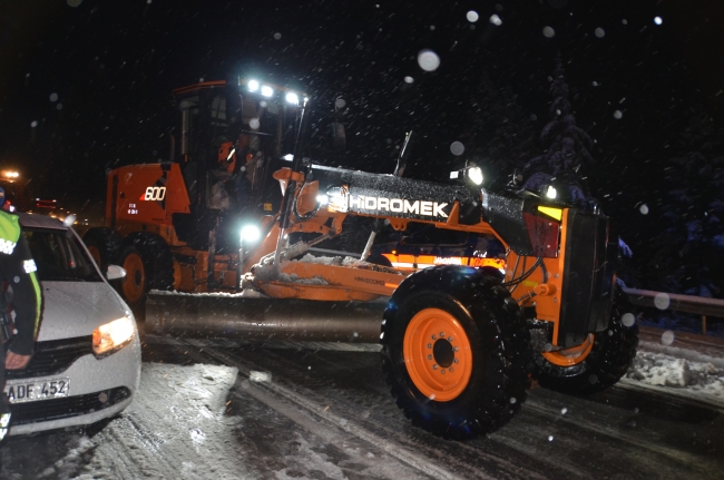 Kar etkili oldu, ulaşımda aksamalar yaşandı