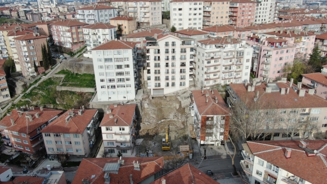 Ankara'da 8 katlı binada çökme tehlikesi