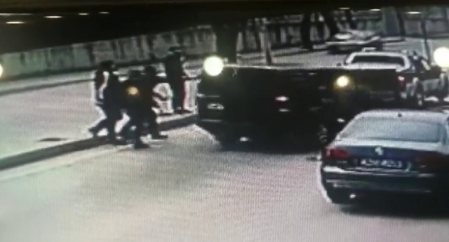 İstanbul'da cipin önünü kesip silah ve bıçakla saldırdılar