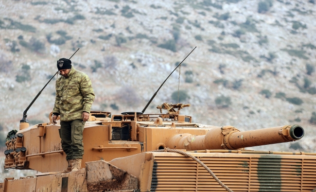 Üs bölgesindeki Türk tankları görüntülendi