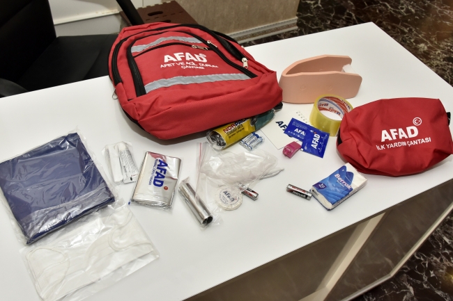 afet çantası (İHA)