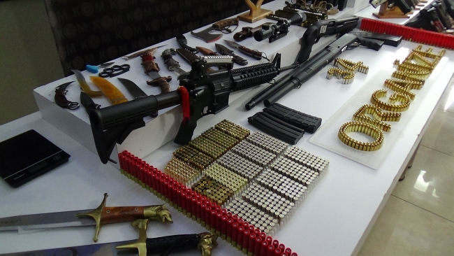 Sedat Peker operasyonunda ele geçirilen silahlar sergilendi