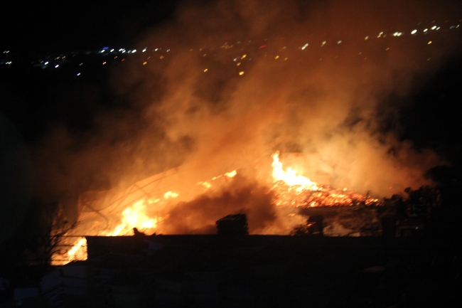 Kocaeli'de palet fabrikası küle döndü