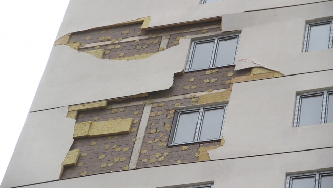 Elazığ’da fırtına nedeniyle savrulan feribotlar çarpıştı