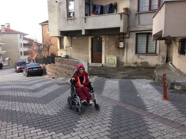 Hayatındaki tüm engelleri aştı, rampaya takıldı