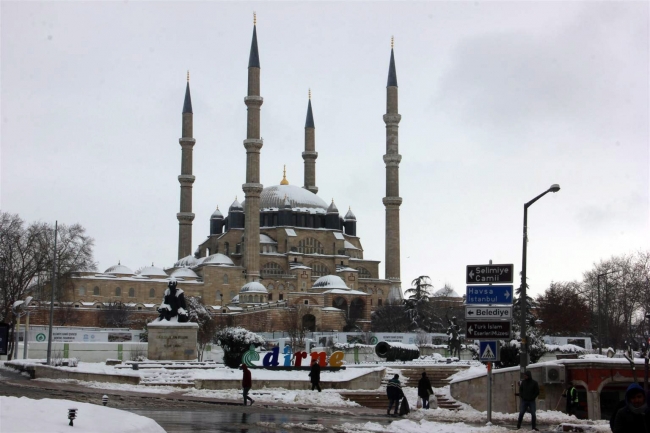 Edirne Valiliği, sahte hesaplardan yapılan kar tatili paylaşımları için uyardı