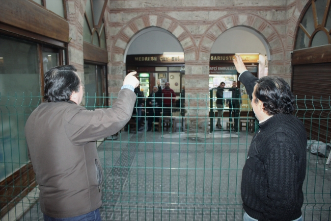 600 yıllık hanın yolu tel örgüyle kapatıldı