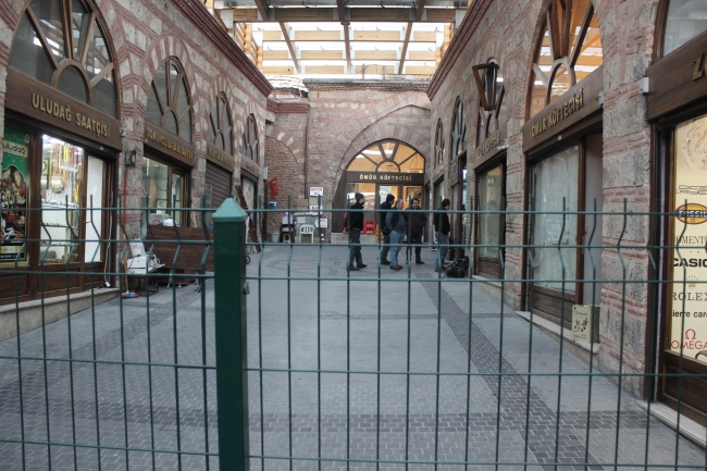 600 yıllık hanın yolu tel örgüyle kapatıldı