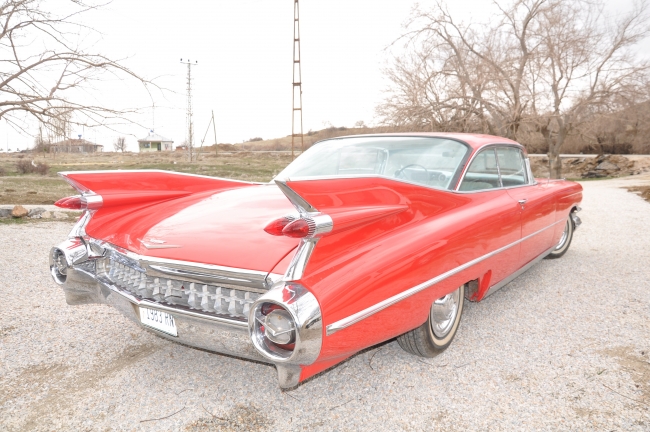 Gözü gibi baktığı klasik otomobili servet değerinde