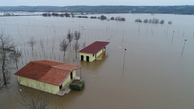 Ergene Nehri taştı, evler ve tarım arazileri sular altında kaldı